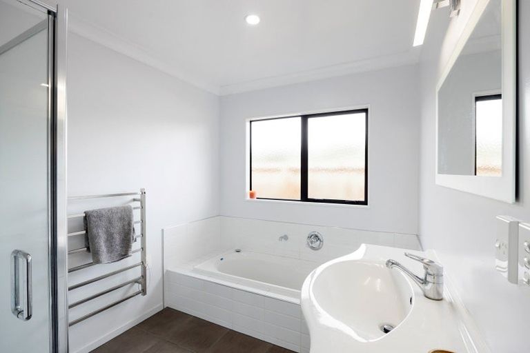 Photo of property in 14 Derbyshire Place, Dinsdale, Hamilton, 3204