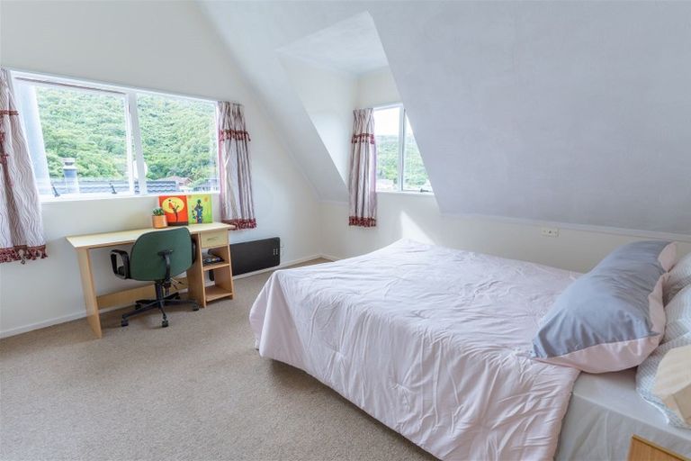 Photo of property in 2/61 Woodhouse Avenue, Karori, Wellington, 6012