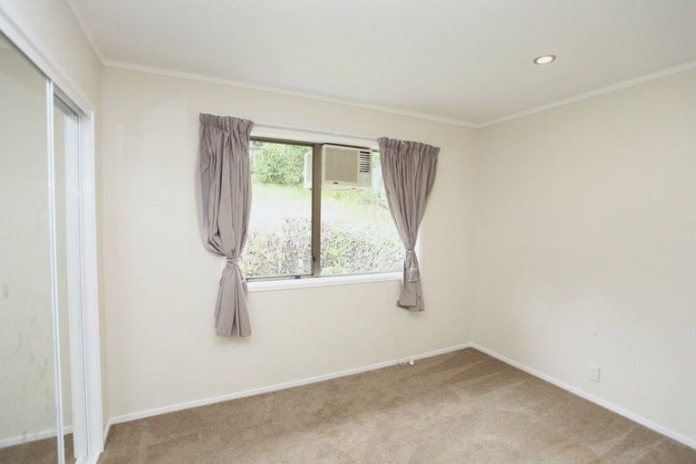 Photo of property in 15 Kingsclere Place, Goodwood Heights, Auckland, 2105