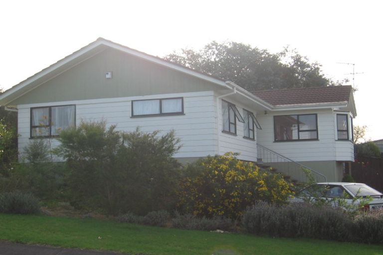 Photo of property in 8 Landow Place, Henderson, Auckland, 0612