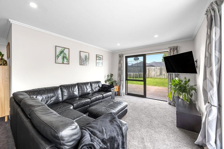 Photo of property in 17 Minerva Crescent, Woodend, 7610