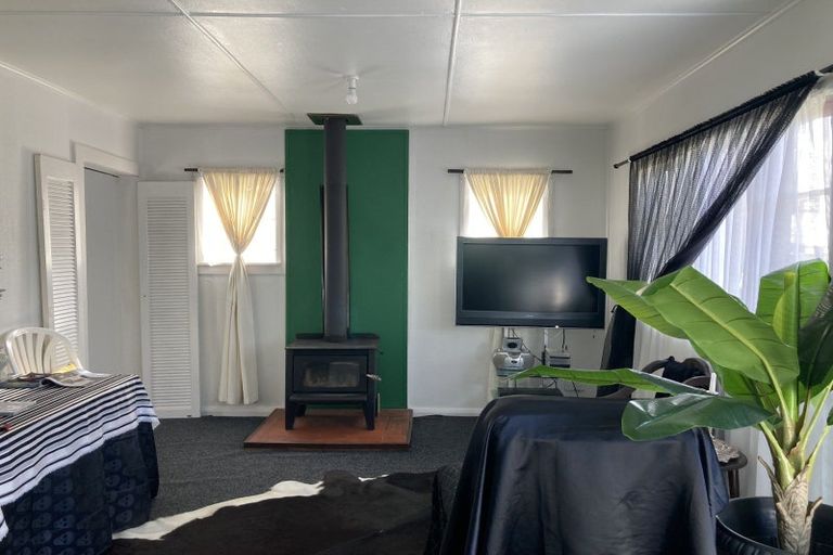 Photo of property in 3 Whakapaki Street, Urenui, 4375