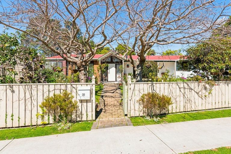 Photo of property in 31 Walton Avenue, Waikanae, 5036