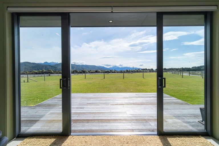 Photo of property in 877 Manapouri Te Anau Highway, Te Anau, 9679