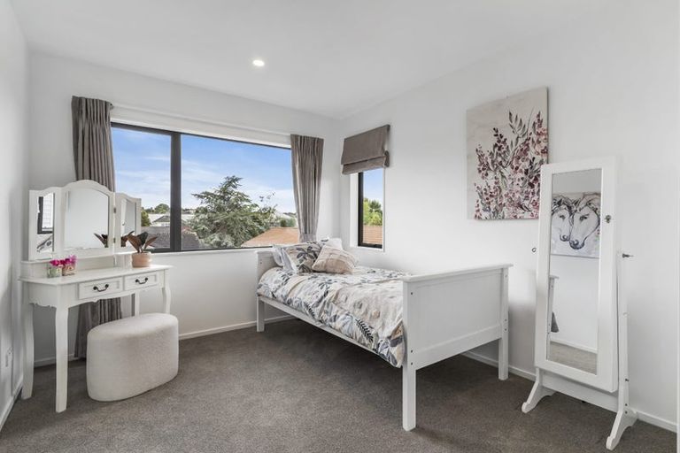 Photo of property in 10 Huaota Place, Botany Downs, Auckland, 2010