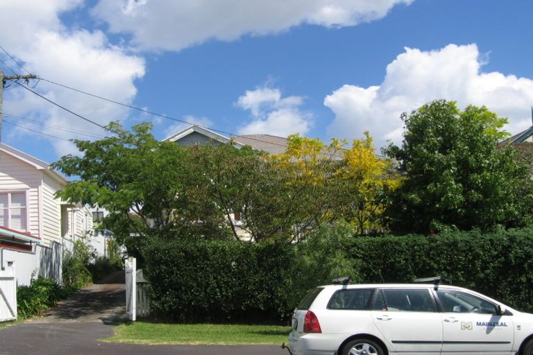Photo of property in 5 Rutland Road, Stanley Point, Auckland, 0624