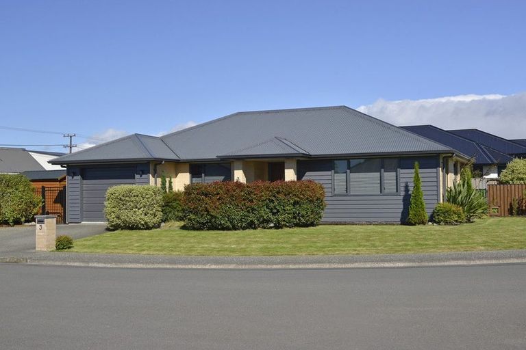 Photo of property in 3 Hereford Drive, Carterton, 5713