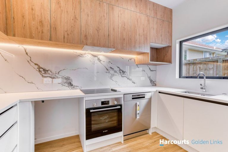 Photo of property in 3/4 Serjeant Street, Henderson, Auckland, 0612