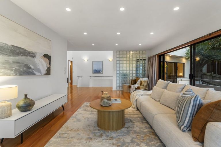 Photo of property in 1/52 Masterton Road, Rothesay Bay, Auckland, 0630