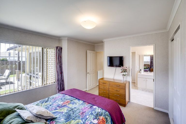 Photo of property in 17 Sloane Place, Taradale, Napier, 4112