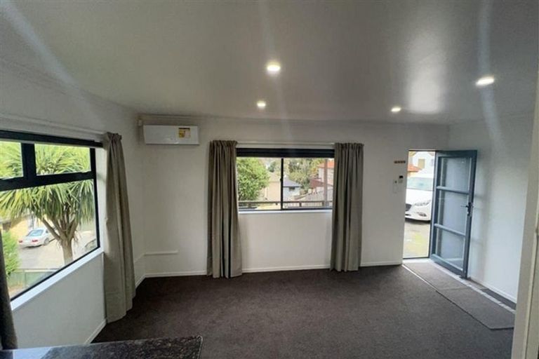 Photo of property in 25 Chieftain Rise, Goodwood Heights, Auckland, 2105