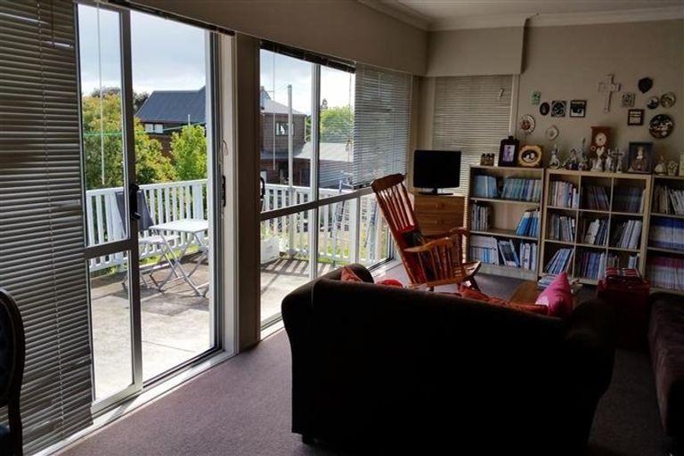 Photo of property in 28 Carlisle Road, Browns Bay, Auckland, 0630