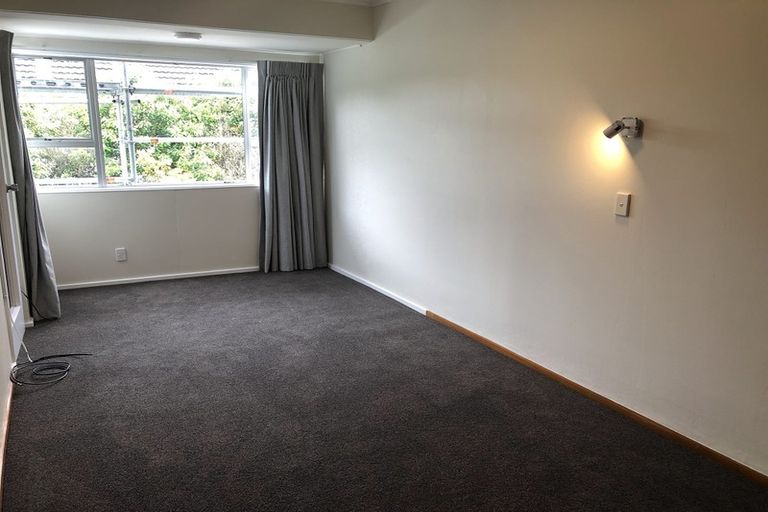 Photo of property in 2/18 Agra Crescent, Khandallah, Wellington, 6035