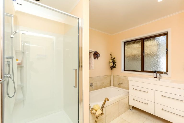 Photo of property in 1 Byron Place, Whalers Gate, New Plymouth, 4310