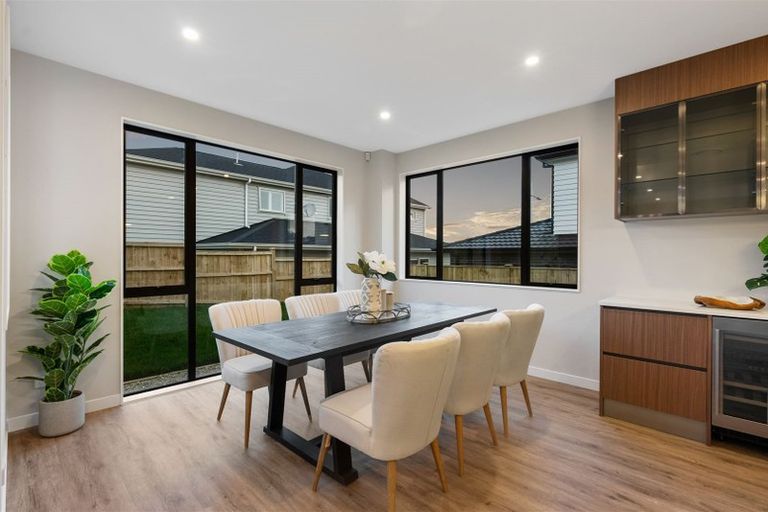 Photo of property in 28 Longshore Drive, Long Bay, Auckland, 0630