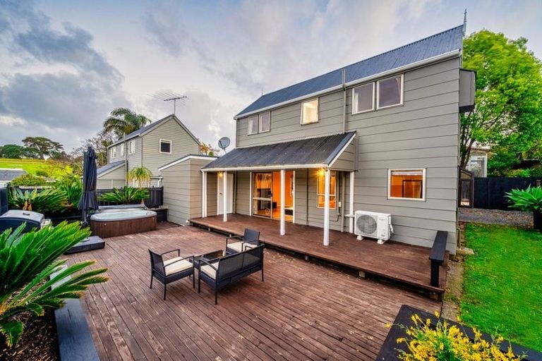 Photo of property in 2/9 Imogene Way, Half Moon Bay, Auckland, 2012