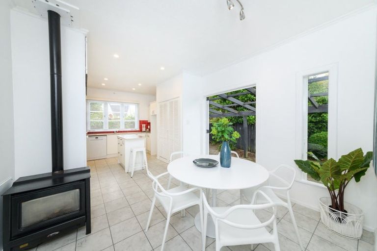 Photo of property in 4 Awatea Terrace, Hokowhitu, Palmerston North, 4410
