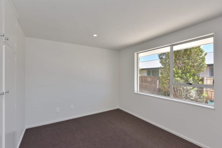 Photo of property in 17a Queenspark Drive, Parklands, Christchurch, 8083