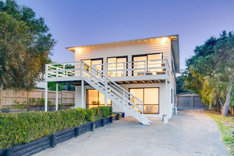 Photo of property in 91 Pacific Parade, Army Bay, Whangaparaoa, 0930