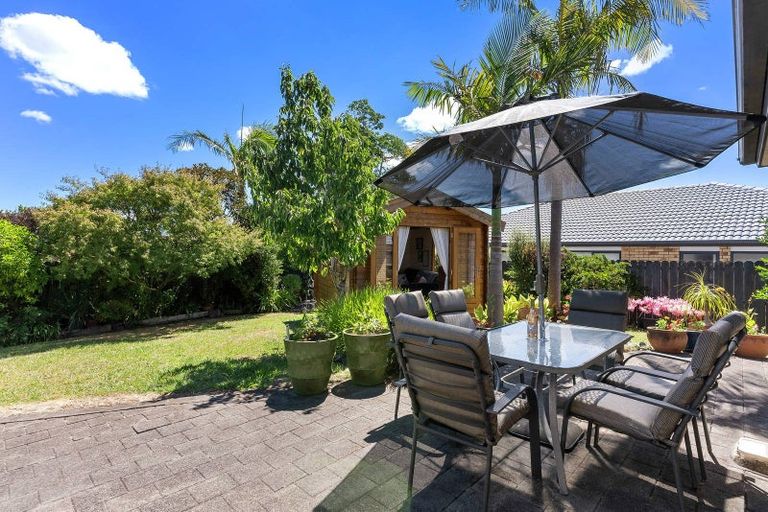 Photo of property in 4 Mullagh Place, East Tamaki Heights, Auckland, 2016