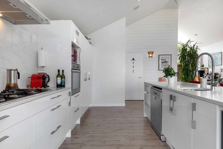 Photo of property in 68 Omana Avenue, Shelly Beach, Helensville, 0874