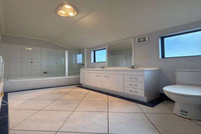 Photo of property in 54 Ridge Road, Howick, Auckland, 2014