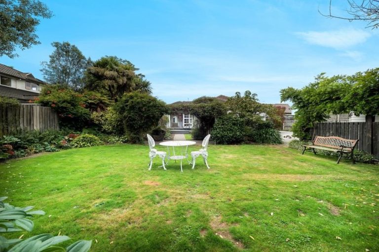 Photo of property in 2/49 Ashgrove Terrace, Somerfield, Christchurch, 8024