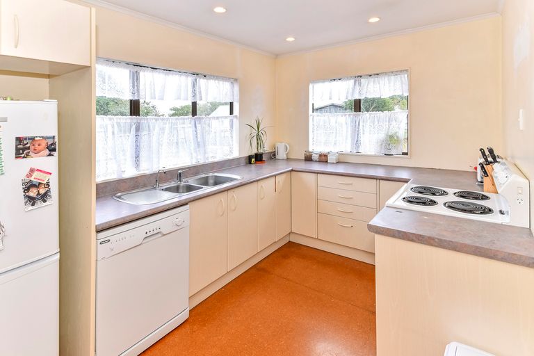 Photo of property in 12 Sturdee Road, Manurewa, Auckland, 2102