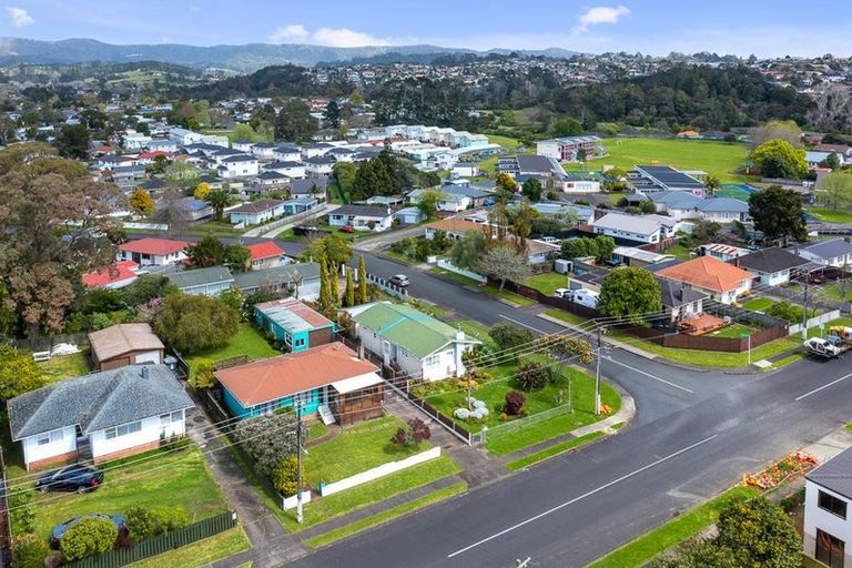 Photo of property in 12 Garelja Road, Henderson, Auckland, 0612