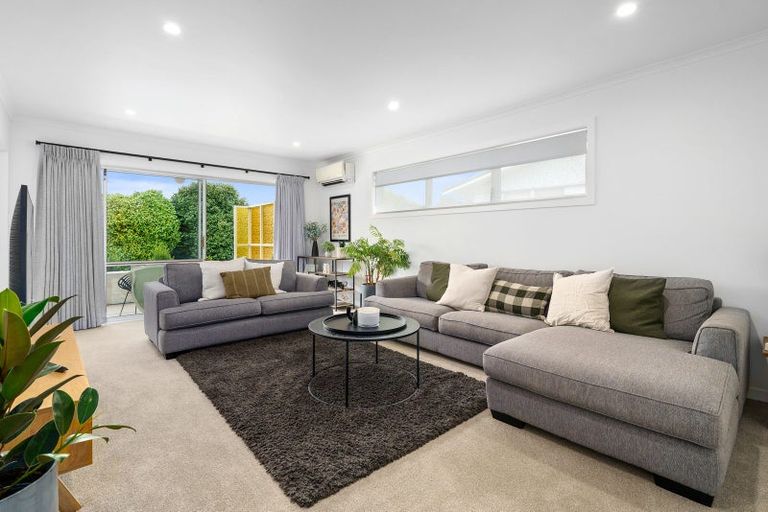 Photo of property in 8 Woodstock Crescent, Leamington, Cambridge, 3432