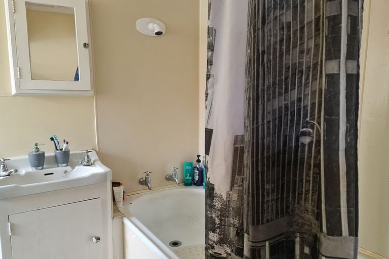 Photo of property in 42 Marne Street, Hokowhitu, Palmerston North, 4410