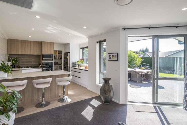 Photo of property in 2 Lamont Place, Waikanae, 5036