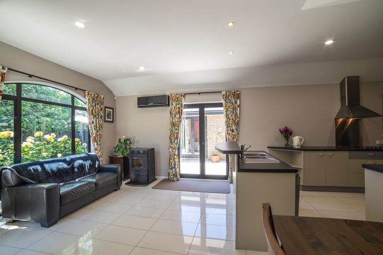 Photo of property in 3 Scarlet Lane, Redwood, Christchurch, 8051