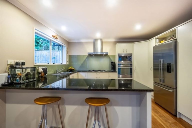 Photo of property in 14 Bur Oak Terrace, Schnapper Rock, Auckland, 0632