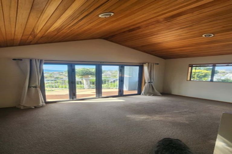 Photo of property in 1/83 East Coast Road, Castor Bay, Auckland, 0620