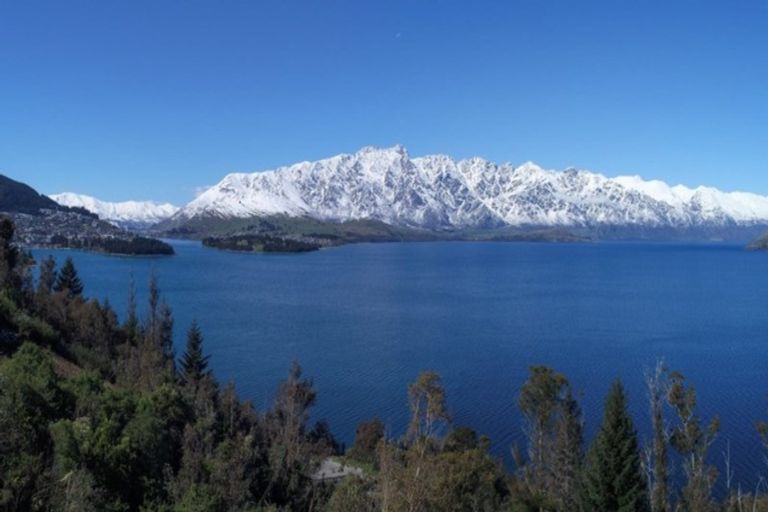 Photo of property in 11 Crystal Lane, Fernhill, Queenstown, 9300