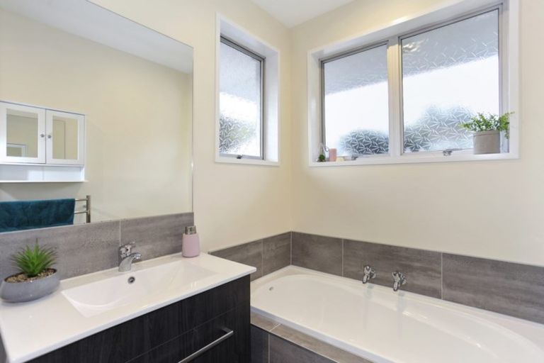 Photo of property in 2/8 Wedgewood Avenue, Cashmere, Christchurch, 8022