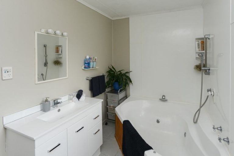 Photo of property in 7 Henderson Street, Otane, 4202