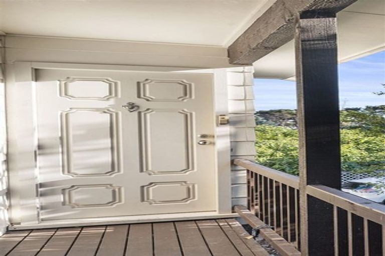 Photo of property in 3/43-53 Chivalry Road, Glenfield, Auckland, 0629