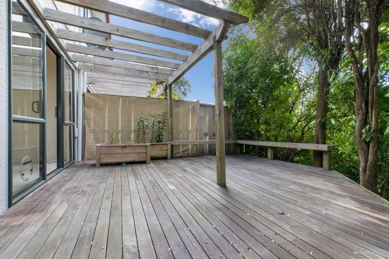 Photo of property in 4/42 Fields Parade, Oteha, Auckland, 0632