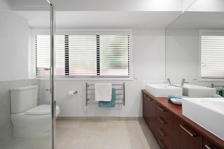 Photo of property in 2/47 Clovelly Road, Bucklands Beach, Auckland, 2012