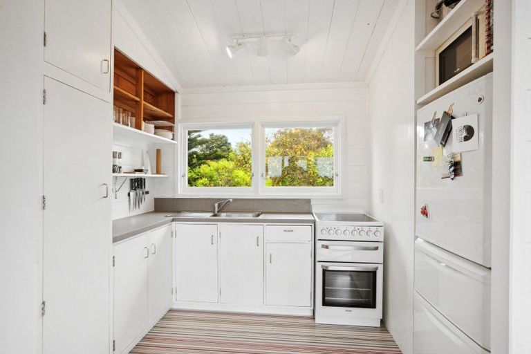 Photo of property in 42 Queens Road, Waikanae Beach, Waikanae, 5036