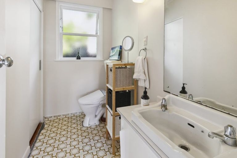 Photo of property in 33-35 Espin Crescent, Karori, Wellington, 6012