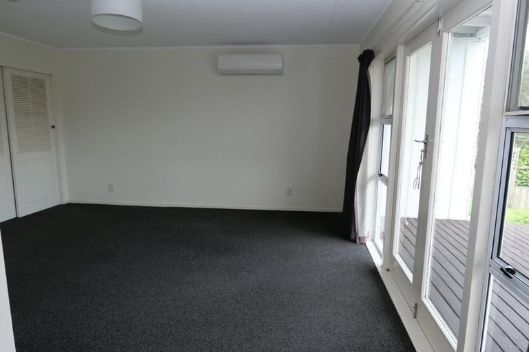 Photo of property in 16 Kotare Street, Waikanae, 5036