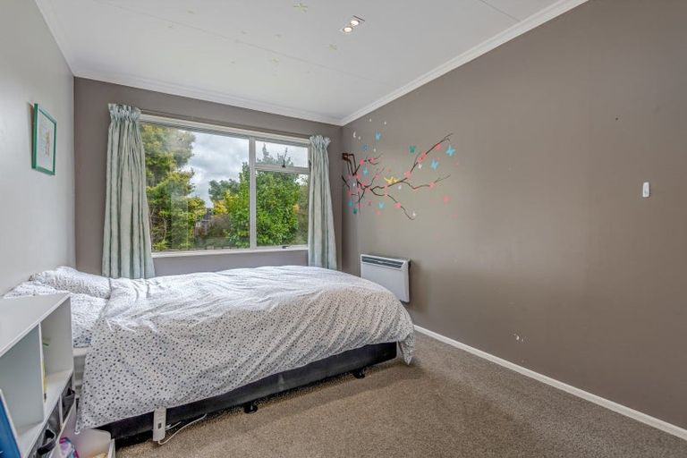 Photo of property in 19 Wikiriwhi Crescent, Awapuni, Palmerston North, 4412