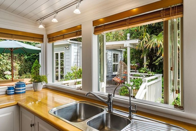 Photo of property in 1 Kapai Road, Devonport, Auckland, 0624