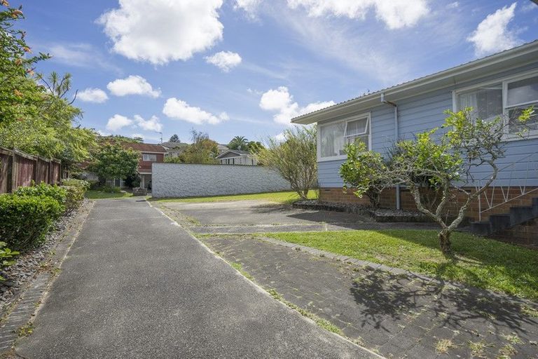 Photo of property in 22 Chelsea View Drive, Chatswood, Auckland, 0626