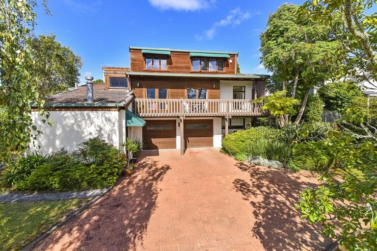 Photo of property in 2 Rippleside Place, Pahurehure, Papakura, 2113