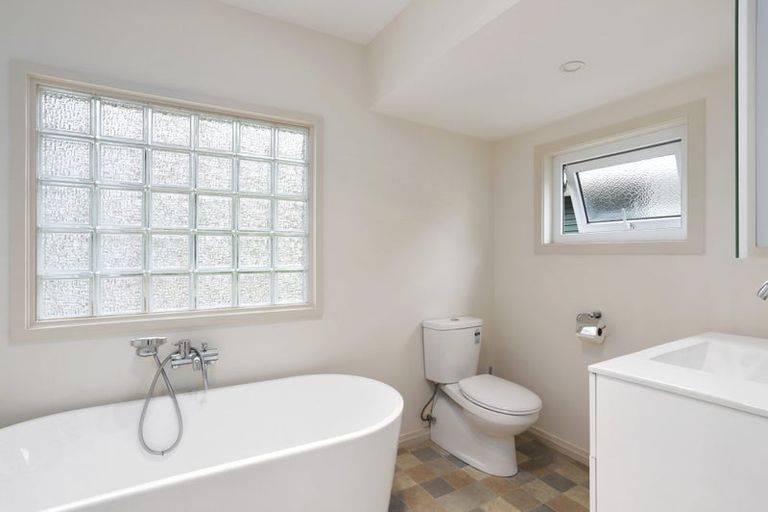 Photo of property in 125 Woodlands Park Road, Titirangi, Auckland, 0604