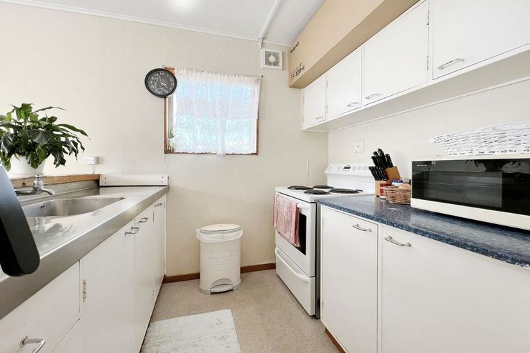 Photo of property in 12 Collins Avenue, Tawa, Wellington, 5028